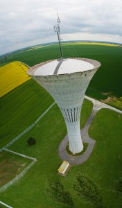 photo aérienne par drone d'un château d'eau, Eure (Normandie)